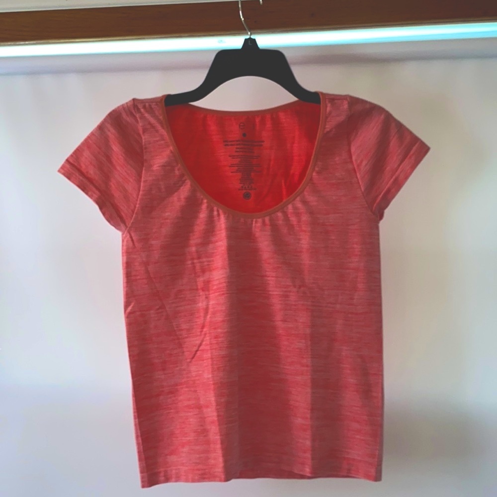 Slightly cropped, t-shirt. Barely worn.